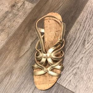 3 for $15 🦋🦋 Aerosoles gold sandal- LEFT ShOE only